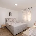 Mia-1 By Interhome Obrovac