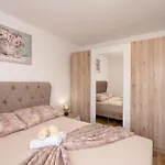 Mia-1 By Interhome * Obrovac